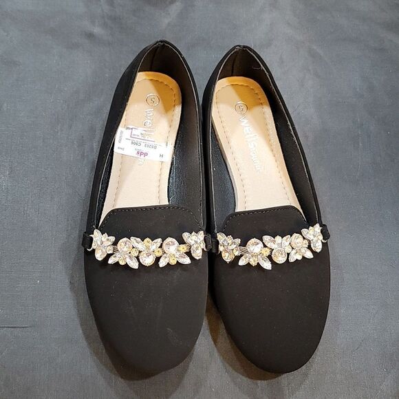 BRAND NEW WELLSFOUNTN WOMEN'S RHINESTONE DECOR  FAUX SUEDE FLAT SHOE - Picture 3 of 16